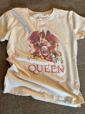 Queen Graphic T-Shirt in Cream